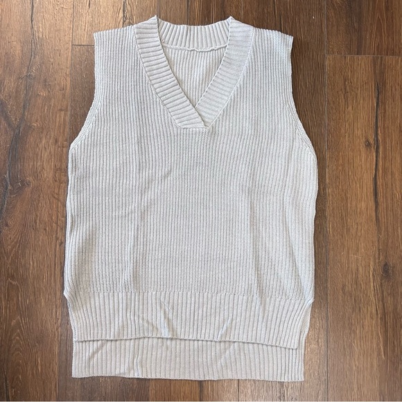 Amazon Gray long sweater vest SZ SM - Picture 1 of 3